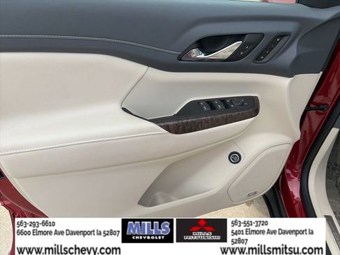 Used 2023 GMC Acadia Denali w/ Denali Ultimate Package AWD/4WD image 11