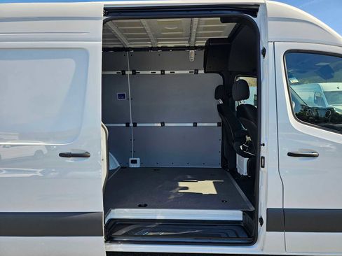Used 2025 Mercedes-Benz Sprinter 2500 image 12