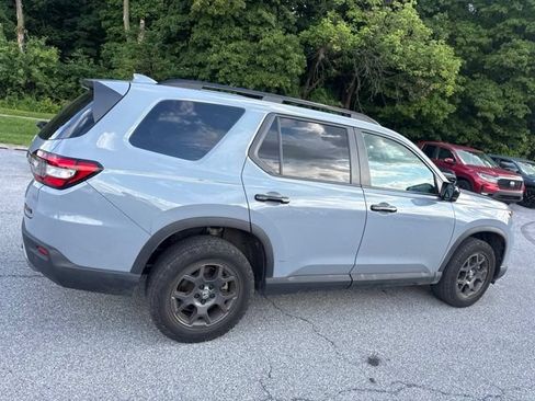 Certified 2025 Honda Pilot TrailSport image 4
