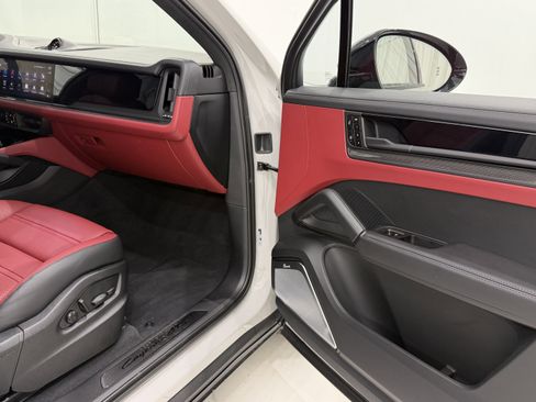 Certified 2026 Porsche Cayenne GTS AWD/4WD image 23