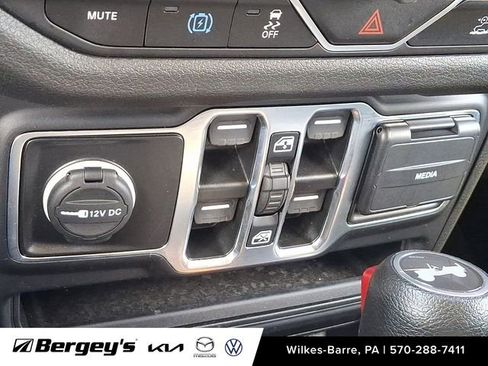 Used 2024 Jeep Wrangler Unlimited w/ Convenience Group AWD/4WD image 27