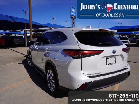 Used 2022 Toyota Highlander Limited image 4