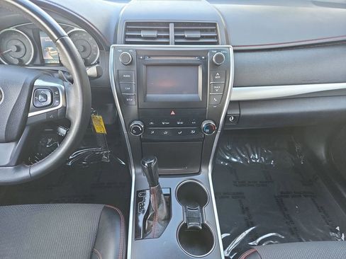 Used 2017 Toyota Camry SE image 12