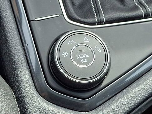 Certified 2022 Volkswagen Tiguan SE w/ Panoramic Sunroof Package image 29