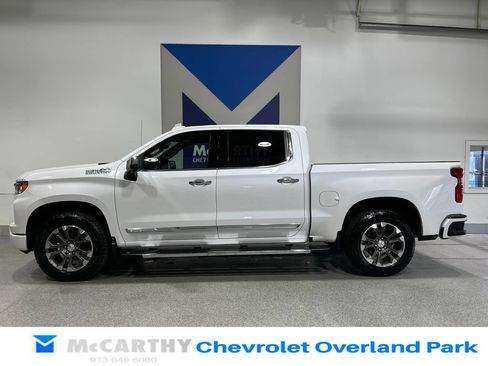 Used 2025 Chevrolet Silverado 1500 High Country w/ Technology Package AWD/4WD image 9