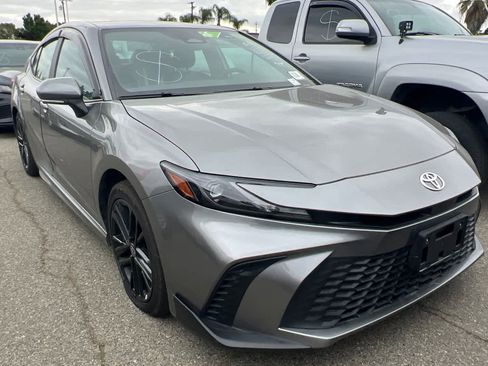 Used 2025 Toyota Camry SE FWD image 3