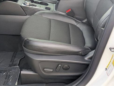 New 2025 Ford Escape SE image 4