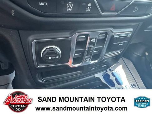 Used 2018 Jeep Wrangler Unlimited Sahara AWD/4WD image 20