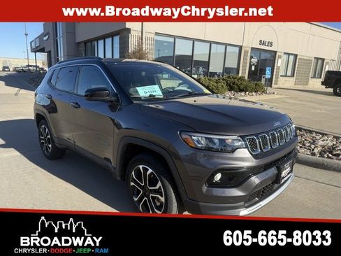 Used 2024 Jeep Compass Limited image 1