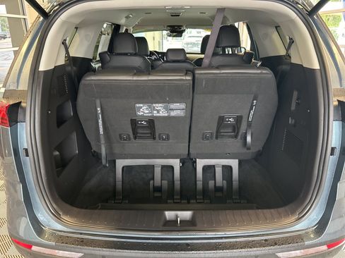 Certified 2024 Kia Carnival EX image 11