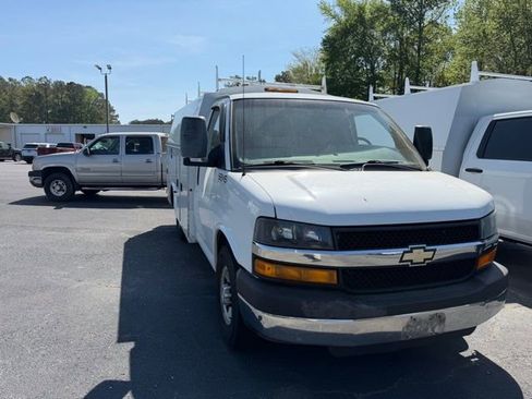 Used 2015 Chevrolet Express 3500 RWD image 3