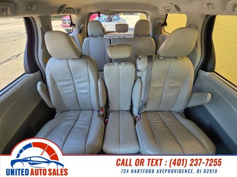 Used 2011 Toyota Sienna XLE FWD image 25