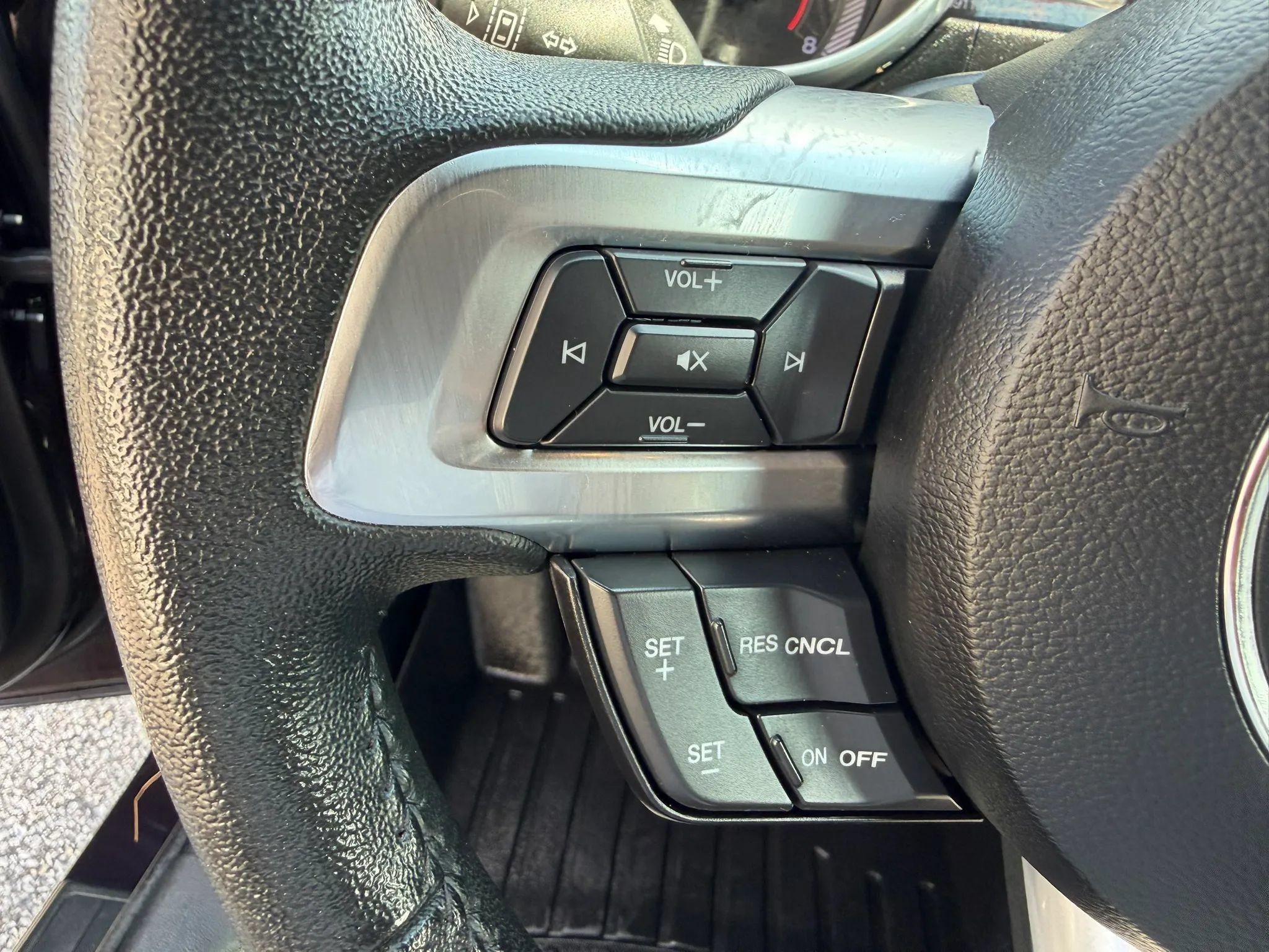 Used 2022 Ford Mustang Coupe w/ Black Accent Package RWD image 31