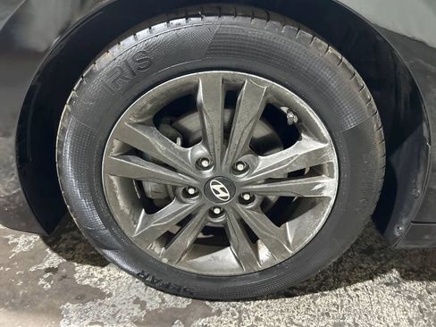 Used 2018 Hyundai Elantra SEL image 33