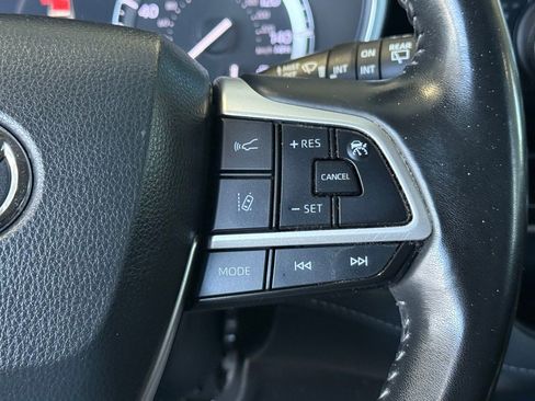 Used 2022 Toyota Highlander XLE image 26