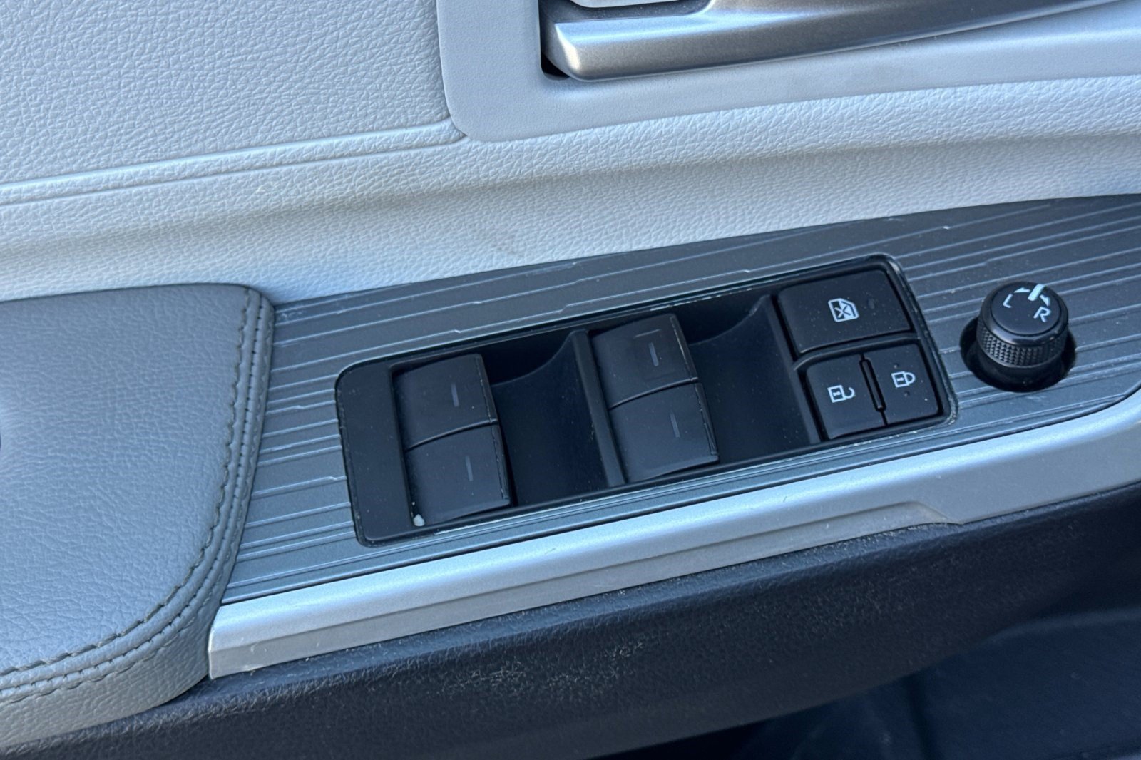 Used 2026 Toyota Sienna XLE FWD image 14