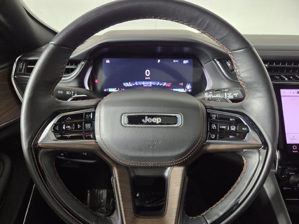 Used 2025 Jeep Grand Cherokee Summit w/ Obsidian Package AWD/4WD image 16