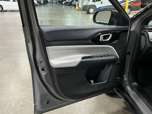 Used 2023 Jeep Compass Limited w/ Sun and Sound Group image 16