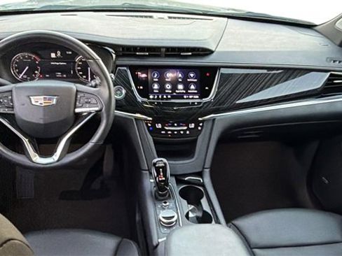 Used 2025 Cadillac XT6 Premium Luxury image 15