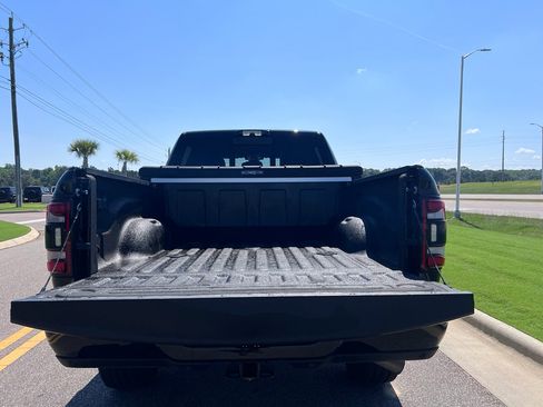 Used 2024 RAM 2500 Laramie w/ Night Edition AWD/4WD image 9