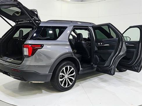 Used 2025 Ford Explorer ST-Line AWD/4WD image 32