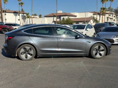 Used 2018 Tesla Model 3 Performance image 2