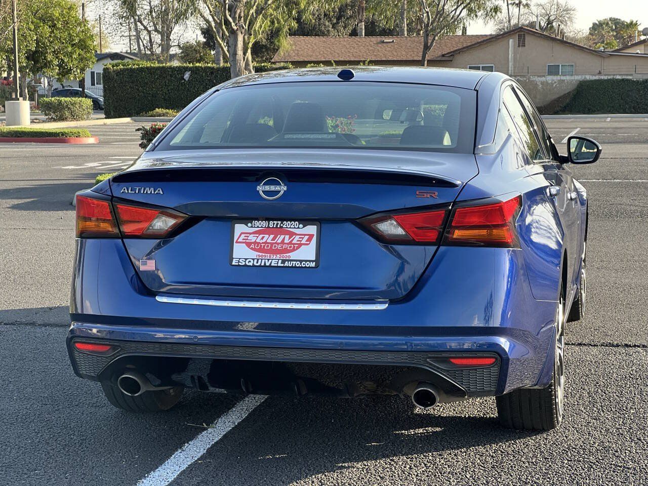Used 2023 Nissan Altima 2.5 SR w/ SR Premium Package FWD image 3