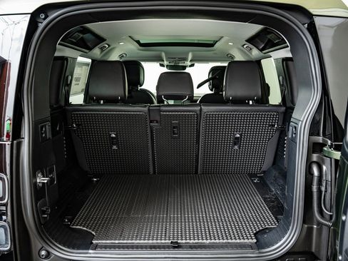 New 2026 Land Rover Defender 110 X-Dynamic SE image 18