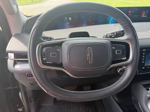 Used 2025 Lincoln Navigator Reserve AWD/4WD image 28