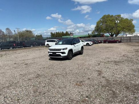 Used 2025 Jeep Compass Limited image 7