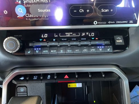 Certified 2023 Toyota Sequoia Platinum image 11