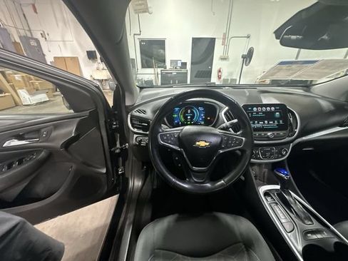 Used 2017 Chevrolet Volt LT w/ Comfort Package FWD image 15