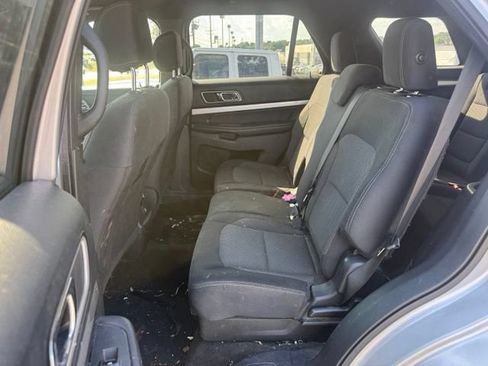 Used 2017 Ford Explorer XLT w/ Equipment Group 201A FWD image 12