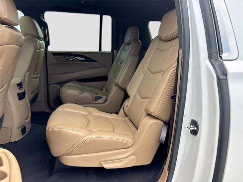 Used 2020 Cadillac Escalade ESV Platinum AWD/4WD image 26