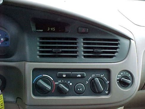 Used 2002 Toyota Sienna LE w/ Symphony Pkg image 18