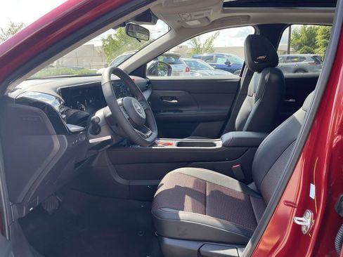 New 2026 Nissan Kicks SR w/ SR Premium Package FWD image 12