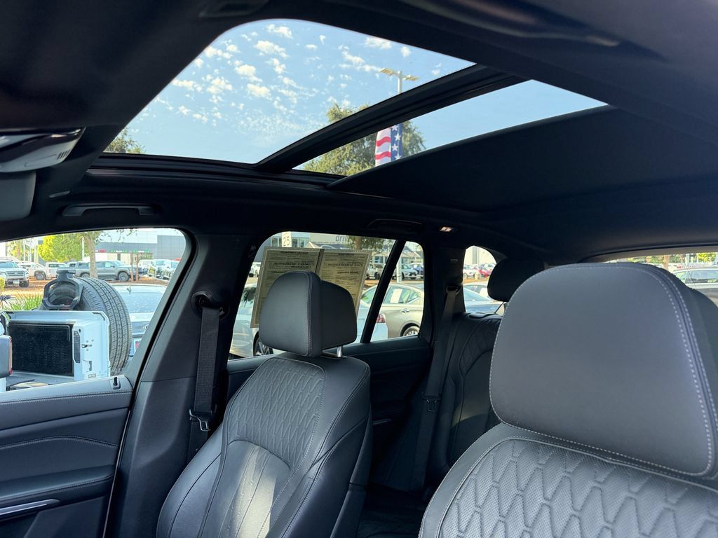 Used 2025 BMW X5 xDrive50e AWD/4WD image 24