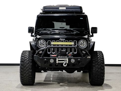 Used 2016 Jeep Wrangler Unlimited Sahara AWD/4WD image 3