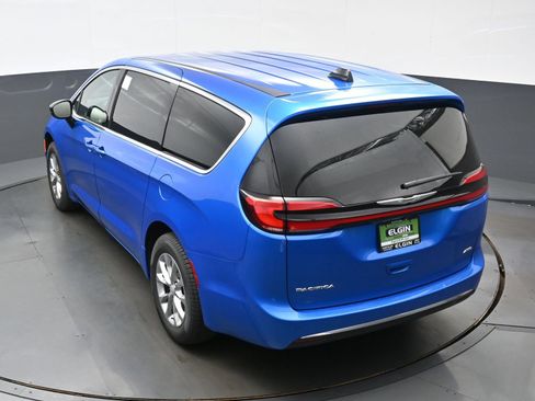 New 2026 Chrysler Pacifica Select AWD/4WD image 24