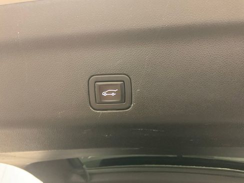 Used 2024 GMC Yukon XL SLT image 36