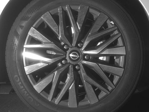 Used 2025 Nissan Altima 2.5 SV FWD image 13