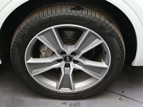 Certified 2025 Audi Q5 2.0T Premium w/ Convenience Plus Package image 10