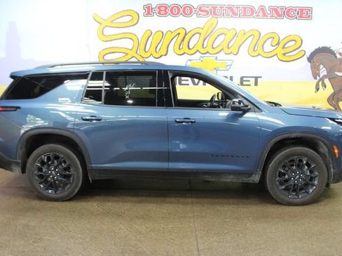 Used 2025 Chevrolet Traverse LT w/ Midnight/Sport Edition AWD/4WD image 1