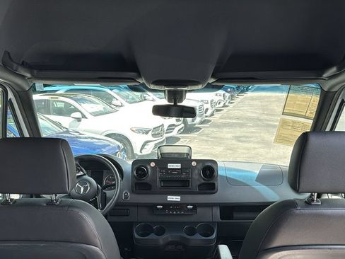 Used 2025 Mercedes-Benz Sprinter 2500 image 15