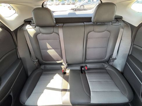 Used 2025 Chevrolet Trax LT w/ LT Convenience Package FWD image 36