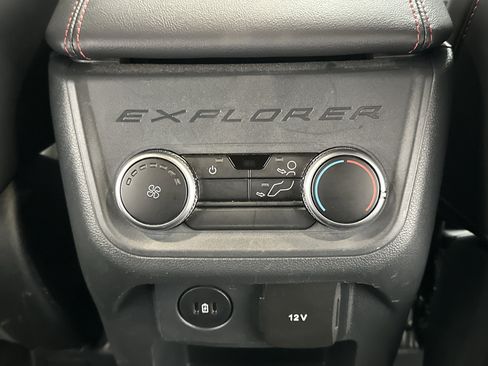 Used 2025 Ford Explorer ST-Line w/ ST-Line Street Pack AWD/4WD image 25