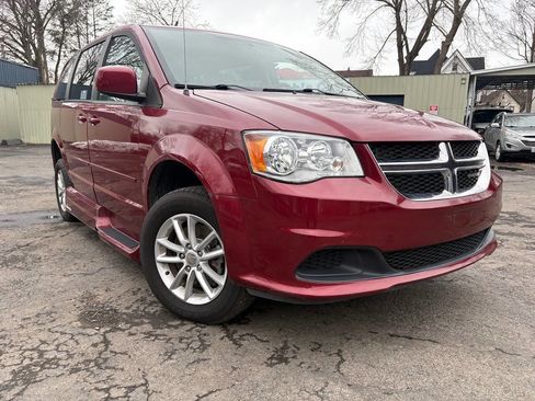 Used 2014 Dodge Grand Caravan SXT w/ UConnect Hands-Free Group FWD image 1