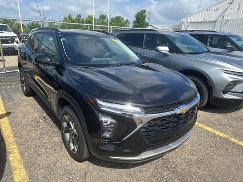 Used 2025 Chevrolet Trax LT w/ Driver Confidence Package FWD image 27