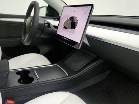 Used 2025 Tesla Model Y Long Range AWD/4WD image 34