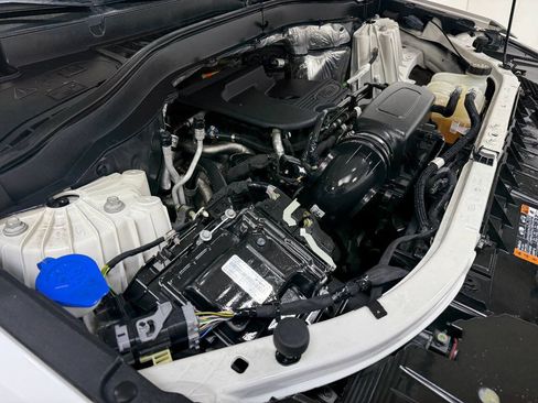Used 2020 Ford Explorer XLT w/ Equipment Group 202A RWD image 95